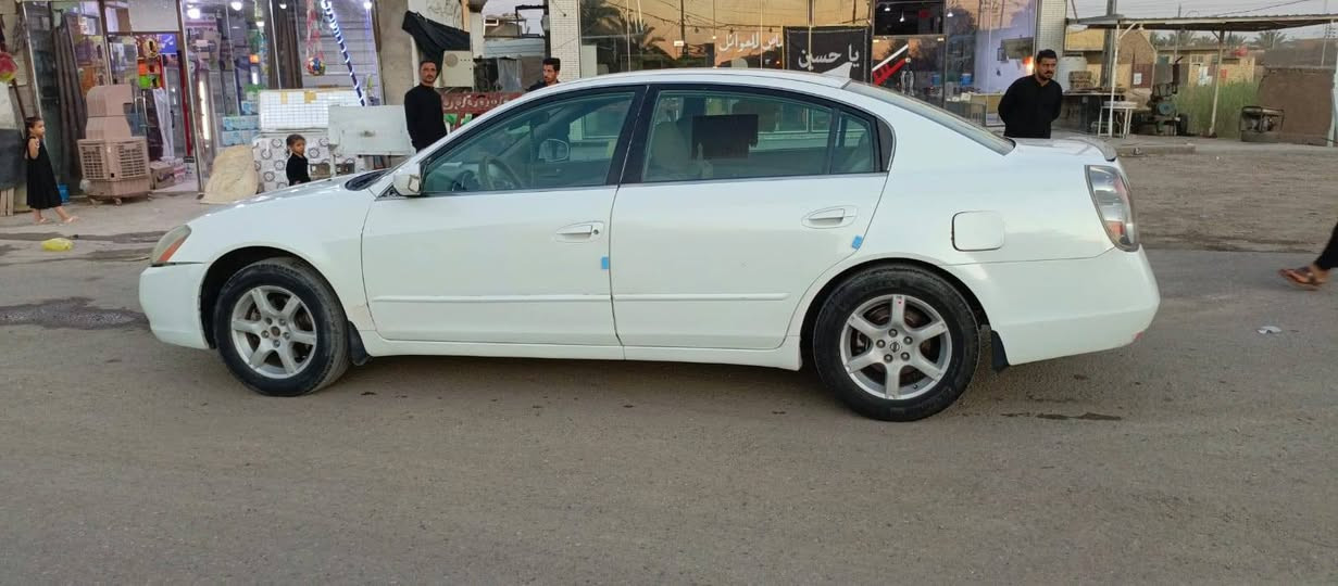 سلام عليكم
 نيسان التيما 2005 محرك 4 سلندر ٢٥٠٠
مكفولة من الضربه والصبغ
كير ومكينه مكفولات 
حدادية وتايرات زينات
رقم بابل دولي بإسمي
سعرها ٥٥ وبيها مجال

المكان الديوانية غماس 
***********
