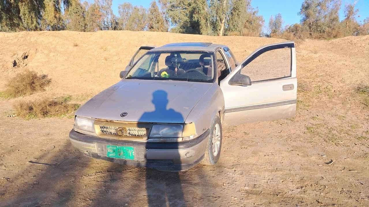 السلام عليكم اوبل فكتره للبيع حجم١٨ كير محرك شرط موديل ١٩٩٢ كابون بنزين بيها شرط التحويل السعر ٣٤ وبيها مجال الستفسار عل رقم ***********
