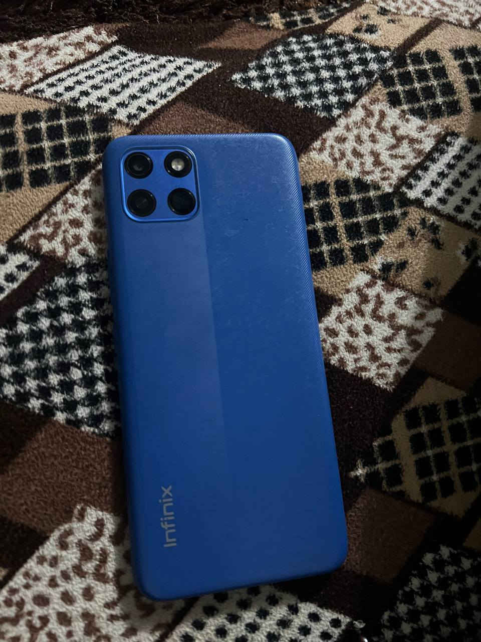 Infinix Smart 6. 
ذاكرة 32.
مُبدل شاشة فقط. 
الباقي كلو شَرط. 

laptop. hp
ذاكرة 256 
بي نَقطتين سوُد صغار بَل شاشة مامئثرات 
كيبورد مايشتغل. عندي احتياط موضح بل صورة. وبي اللون متحركة وسريع الاستخدام. ابيع شلع. ادفع سعر عجبني ابيعك. 
ملاحضة بيع فحم في فحم. 
للتواصل ***********
خاص مفتوح. وَ من ﷲ التَوفيق 🤎
