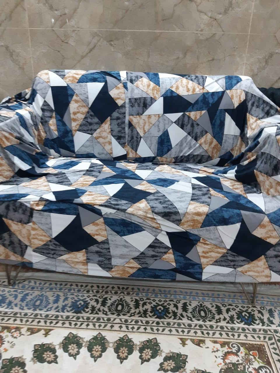 تنور جديد 50 الف
تلبيسة قنفات 5 قطع 30 الف 
فراش 7امتار عرض 3 30الف 
مكينة خياطه 55 الف 
ميز طعام 350,الف
مدات ثنين الطول 5 أمتار 30الف
مكان نجف 
***********
