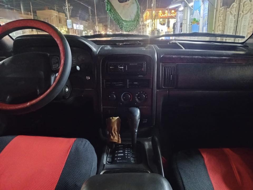 السلام عليكم جيب شيروكي موديل 2000 السيارة مصبوغه عام للجمالية  السيارة خير مـטּ الله كلشي اكفلك بيها الة كيرها تعبان السيارة عارضها ب50 وبيها مجال ***********
