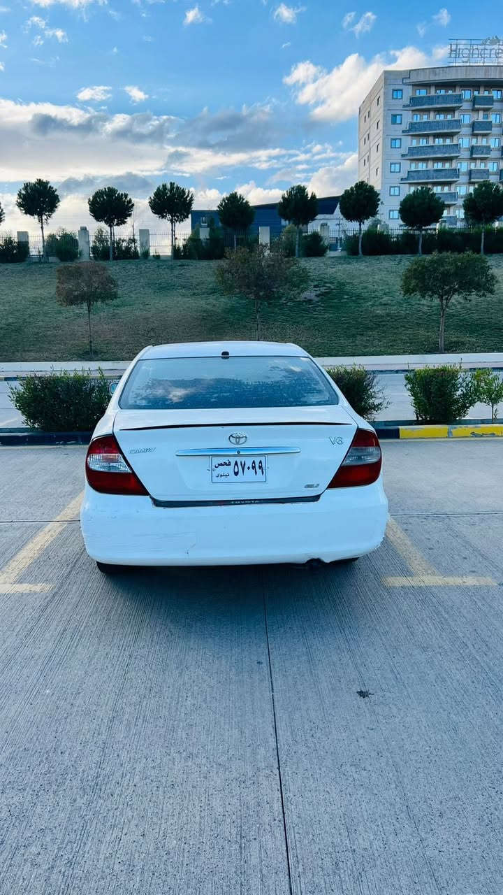 کامری ٢٠٠٤ بۆ فرۆشتن
گێڕ ئۆتەماتیک 
بیلاد ٤ بیستۆن 
سڵاید چوار جام کارەبا 
چوار تایەی تازەی لەژێرە 
ئاڕمی پلاستیکی هەولێر بەشەرتی ئاڕمو ئەوەلیات 
گەرمی و کارەبایی بەشەرت 
سعری ٤٨ گەڵاو معامەلە 
***********
ڤایبەرو  وەتس ئەپی لەسەرە
