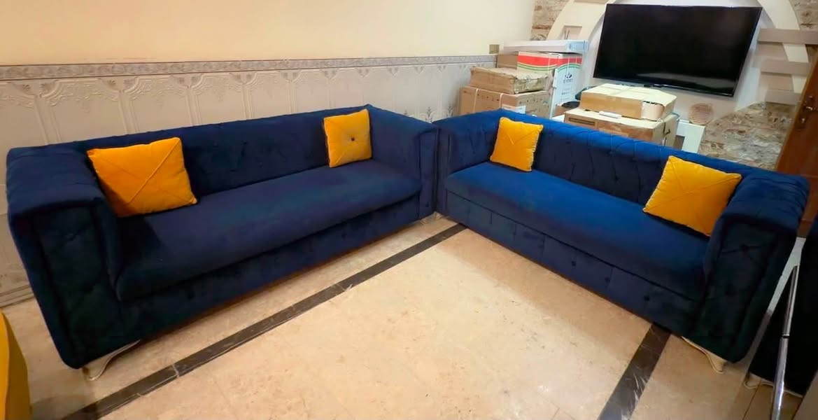تخم جديد ونضيف
يوجد ضرر بسيط جدا كما موضح
اسفنج جدا قوي وممتاز كراسي عدد ٢ كبار 
وقنفات عدد ٢ اربع مقاعد كبار كامل مع الكوشات
العنوان _ بغداد حي الجهاد _ واتساب ***********
