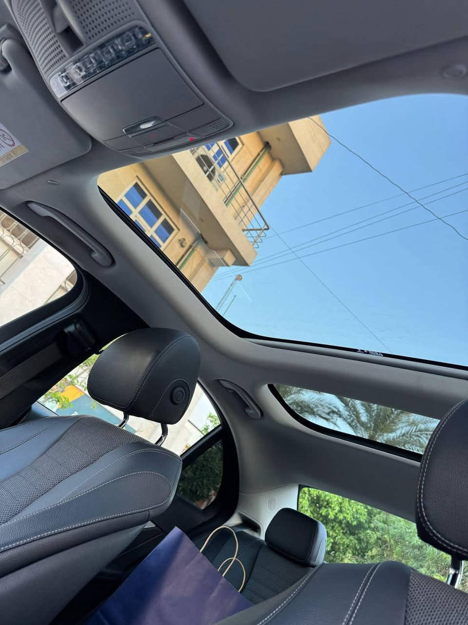 السلام عليكم … أخوان 
مارسيدس E300 ( يلكترك ) بانزين وشحن كهرباء 
موديل 2022 رقم اربيل الدولي الجديد 
عداد المسافه 95 الف كيلو متر 
السياره فول مواصفات 
وارد الماني ضمان دولي بصمتين 
السياره كفاله عامه من الطخه والضربه والصبغ والبارد عدا الدعاميه الخلفيه صبغ اثر شخوط 
السعر 36500$ وبيه مجال 
للاتصال *********** 
عنوان السياره بغداد زيونه 
بيع فقط 
السياره باسمي تحويل مباشر او وكاله حاظر
