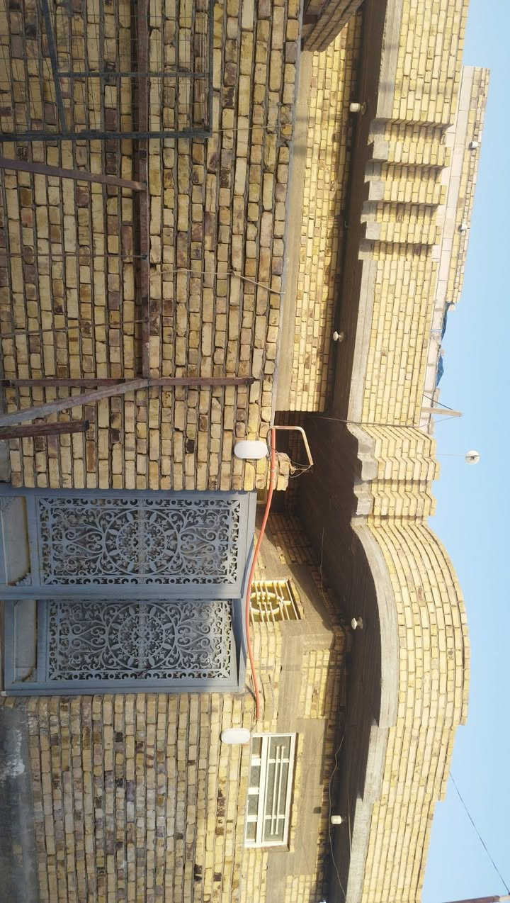 بيت زراعي في الشموع  نزلت المرحوم المهندس حيدر فارس  بيت جبير طابقين الأول أربع غرف كبيره صاله ديوانيه عشره م صحيات خارجيه   طابق الثاني ثلاث غرف ومجمع صحيات  المساحه الكليه 570 متر مع حديقه خلف البيت للاستفسار ***********
