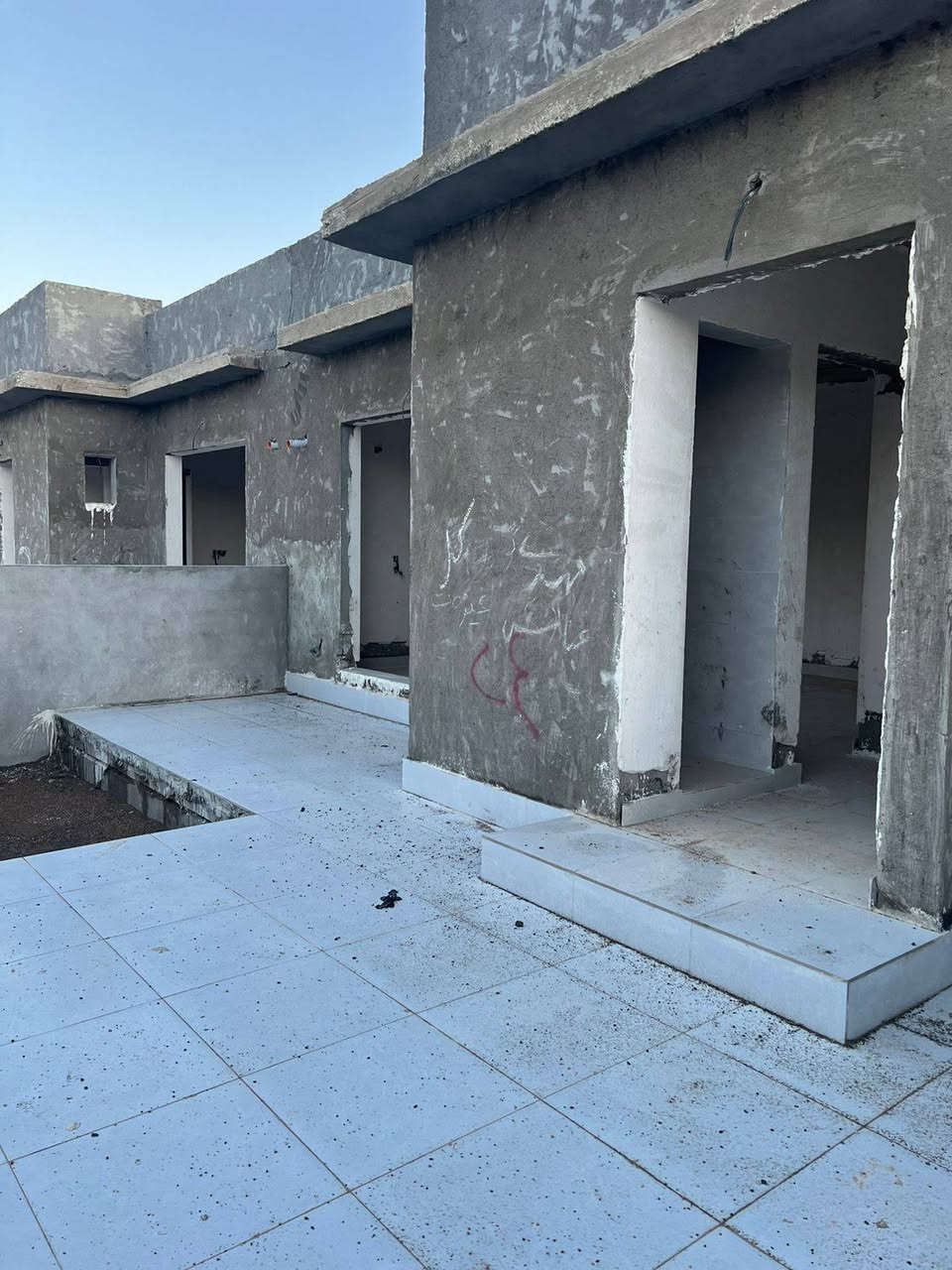 هيكل متكامل للبيع 
موقع راسان ستي 

مساحة : 200 m 
***********
