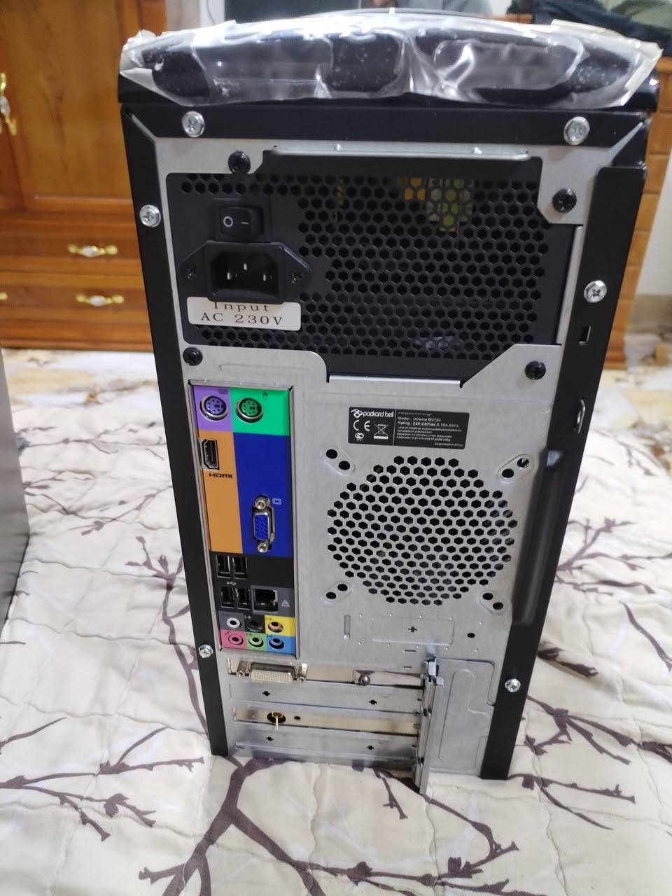 مني بيسي شباب للبيع بعده جديده ما مفتوحه السعر 65 الف وعندي رامات ddr3 عشرين رام جدد القطعه ب 4 الف وعندي كيسات هم جدد بس قديمات اعتقد ما مستعملات اثنينهن ب 75 الف وعندي كيبورد عدد 4 ابني يشتغل بالامزون ويطلعن شغلات حاسبات للاتصال *********** بغداد حي الاعلام
