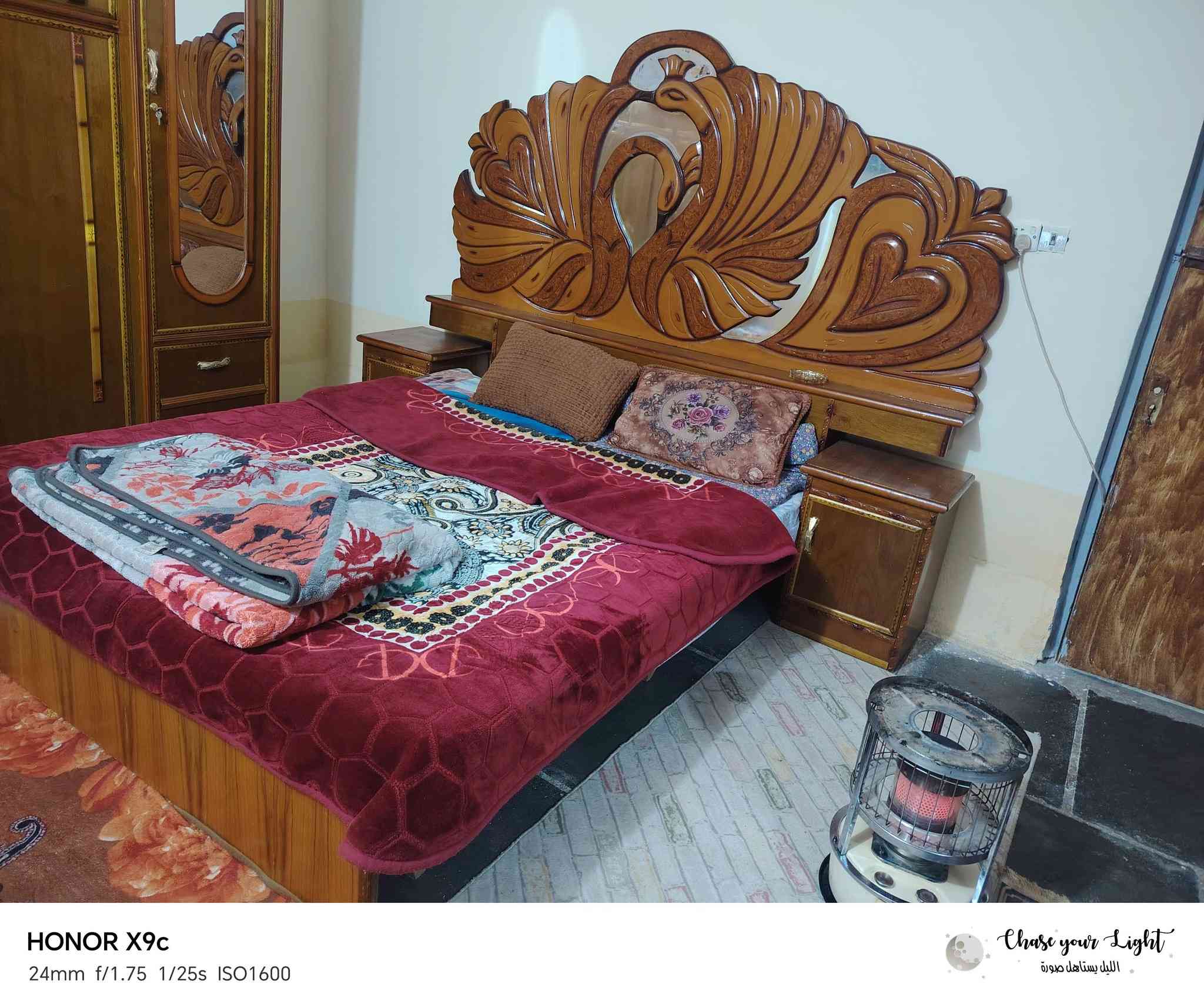 السلام عليكم غرفه اخشاب للبيع صاج مثل مشوفون شكلها جديده سعرها 500 وبيها مجال  الاستفسار الاتصال ع رقم ***********
وبالعافيه ع تكون من نصيبه
