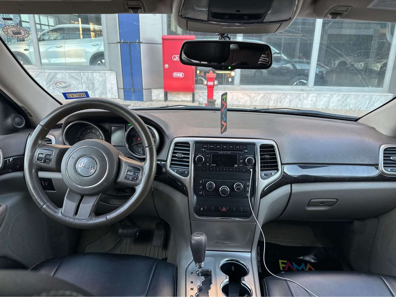 ‏Jeep 
موديل :Jeep  Cherokee
سنة الصنع : 2012
المسافة المقطوعة :١٩٠ميل
السعر بلاش 149 ورقه 
عليها 17 ورقه غرامات مرور ينزل من سعر
حالة سيار  بدون سبخ كلين تايتل فقط بيها مكانين كارت  للمزيد من المعلومات، يرجى الاتصال على:0️⃣7️⃣5️⃣0️⃣8️⃣5️⃣7️⃣4️⃣1️⃣5️⃣4️⃣ دهوك, العراق
