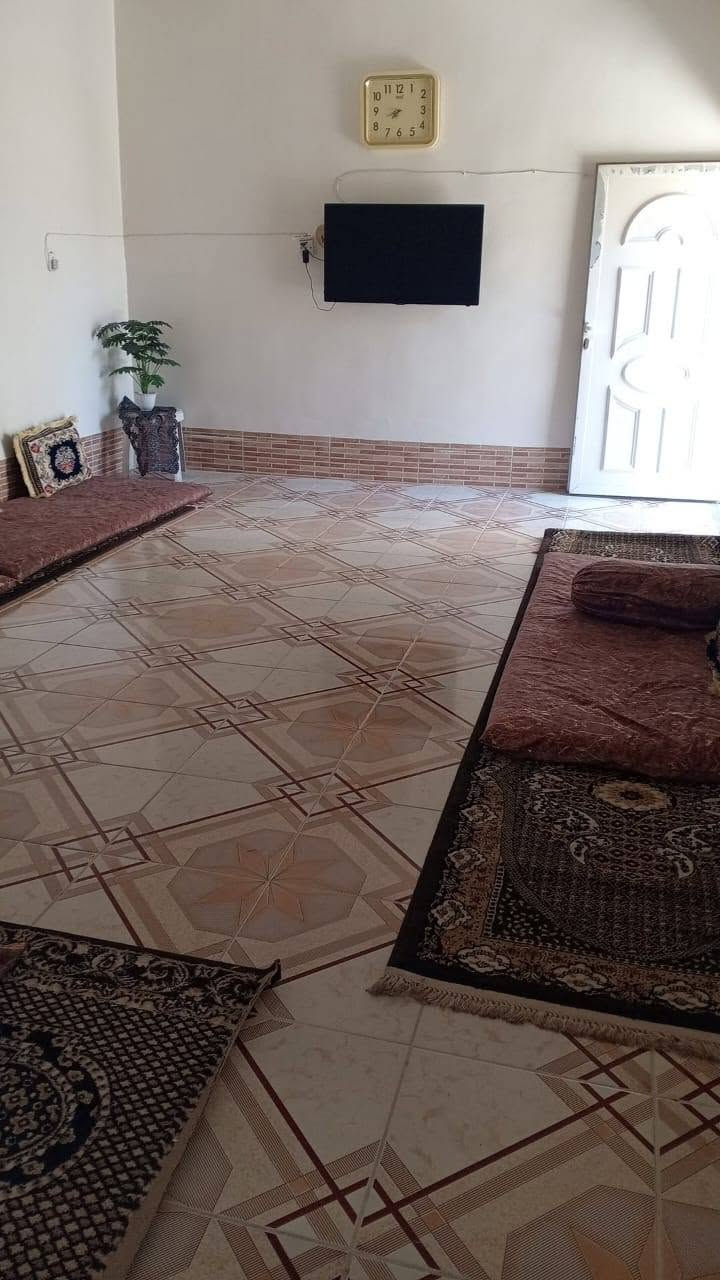 بيت للبيع بالوحدة  فرع عبدالله حداد 200  متر صابو   متكون من غرفتين  واستقبال  و مطبخ  وغرفة فوك

الاتصال ***********
