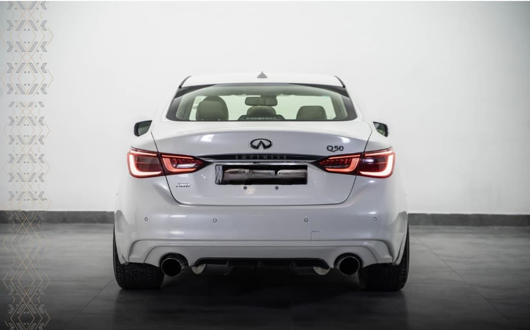 سلام عليكم.  
انفنتي Q50 سياره سيدان
. محرك V6 التوربو بسعة 3.0 لتر 
.قوة 300-400 حصان 
.ناقل حركة ئوتوماتيك بسبع سرعات 
.نيضام تحذير الاصطدام 
.نيضام تحذير مغادرة المسار 
.نيضام تنبيه النقاط العمياء
.شاشة لمس مقاص 7 بوصات 
.نيضام صوتي BOSEمتميز 
ANDRIOD AUTO او apple  carplay  .
.نيضام ملاحة
مقاعد جلد فاخرة 
مقاعد امامي هيتر 
نيضام الدخول ذكي بدون مفتاح 
.كاميرات 5
.رادار 4  
.كشنات خزن 
.ستيرن هيتر.كهرباي
.فتحت سقف 
.عينات كهرباي +رادار 
مود. Sport+eco+comfort
گزوز سپورت. 
.ويل. اصلي. سپورت 
.موديل ٢٠٢٠ 
.ماشي ٢٤ الف كيلو حقيقي 
.٢قطعه صبخ +٢مبدل نفس لون. بدون صبخ 
.باقي سياره مكفولة كفالة عام.  دينار ما بيها مصرف 
.رقم سنوي جديد 
سعر 17500$ومجال
***********☎️☎️☎️☎️
تحيات جميع كل اخوان……
