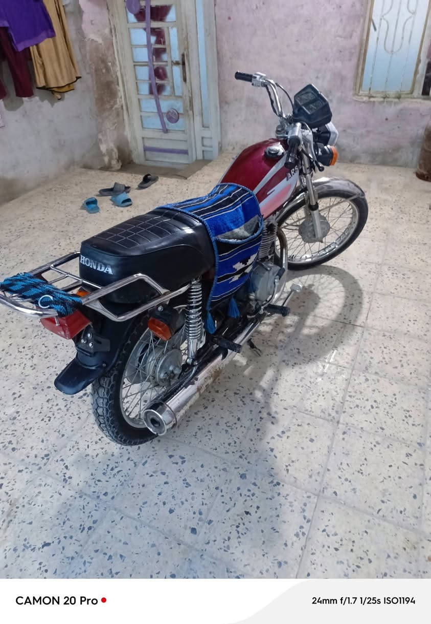 السلام عليكم دراجه ارشه للبيع اوراق أصولي موديل 20 المكان كربلاء حي الغدير السعر 625 وبيه مجال الرقم ***********
