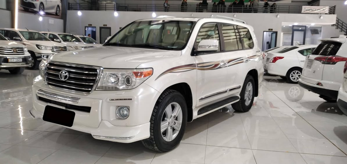 وەنەوشە مۆدیل 2013
برێم فول فول مواسەفات
هیچی پێوە نی یە
شوختیشی نی یە 156 هەزار
حەقیقی ڕۆیشتووە لای خۆم
تا 2029 سەنەوی تازەیە
ڕەقەم سلێمانی کارتی بەنزینی
کەرکوکی هەیە هەموو گیانی
بەشەرت 4 تایەی دەلوبی
شەریکەی ئەسڵی لەژێرە
یەک دینار مەسرەفی تێدا نی یە
تاقانەیە لەپاکی و جوانی لەهەموو
کوردستان  نرخی 455 وەرەقە
***********
***********
