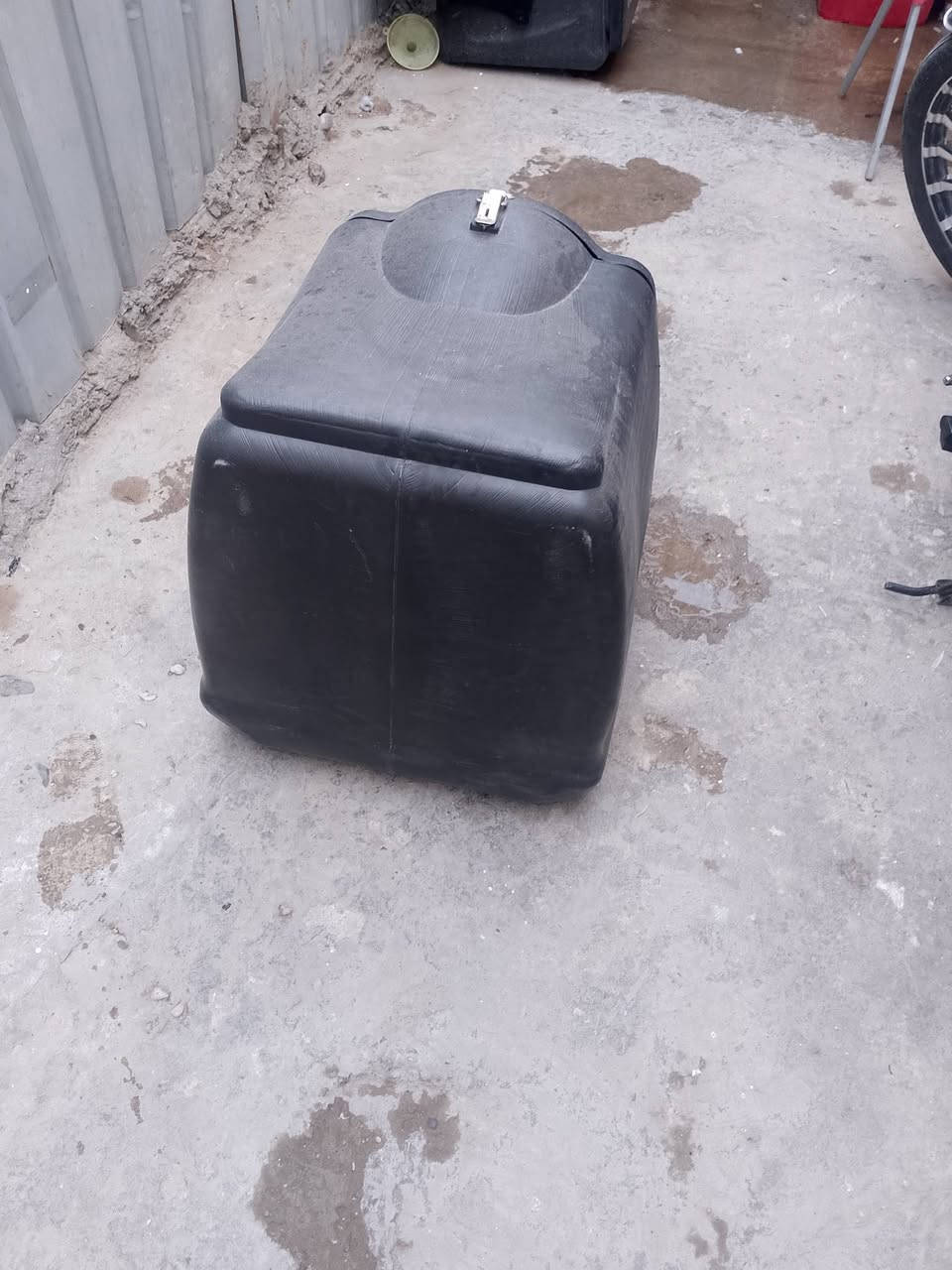 صندوك حجم كبير مستعمل قليل عوزه بس غسله زينه ب30 مكاني الشعب ***********
