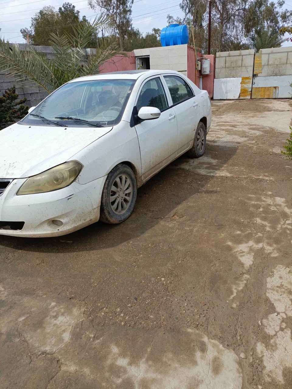 بيوايدي موديل 2013 السياره حلوه وغرفتها جديده عل لبلاد السياره مطلوبه لمصرف لاكن السيارة  مسددة بل كامل 
الكير بي كنترول عطلان بس البك ميجي فقد السعر 22
العنوان بغداد حي اور الرقم ***********
