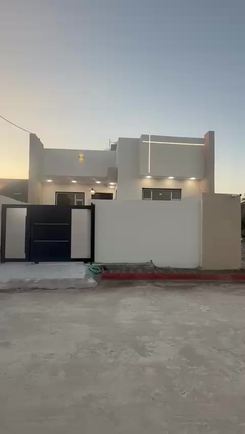 دار للبيع مساحه 170م
طابو زراعي سند 25 

غرفتين نوم.   هول.    استقبال    مطبخ 
. مجمع صحيات.     داخلي وخارجي. 
السعر ب115وبيه مجال بسيط 
التبليط لباب البيت 10م
بابل ورديه داخل 
***********
