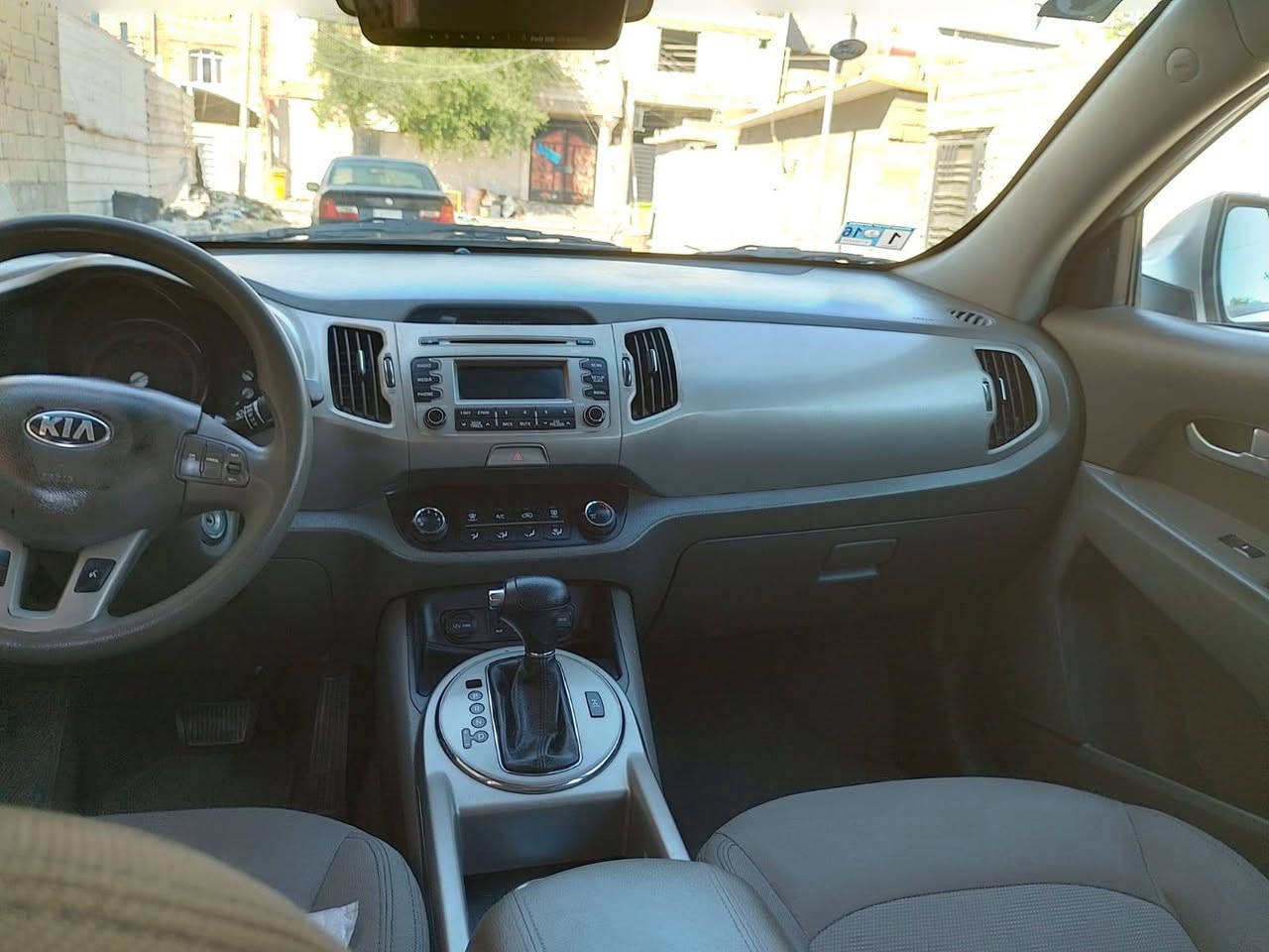 السلام عليكم
كيا سبورتج 2016 
وارد امريكي بيها قطعتين تبديل نفس اللون الابواب عكس السائق 
محرك 2400 GDi
تبريد قطعتين
4 ويل السيارة 
رقم جديد بأسمي 
السنوية لحد 2030 
السعر 133 وبيها مجال جداً بسيط
*********** البصرة, العراق
