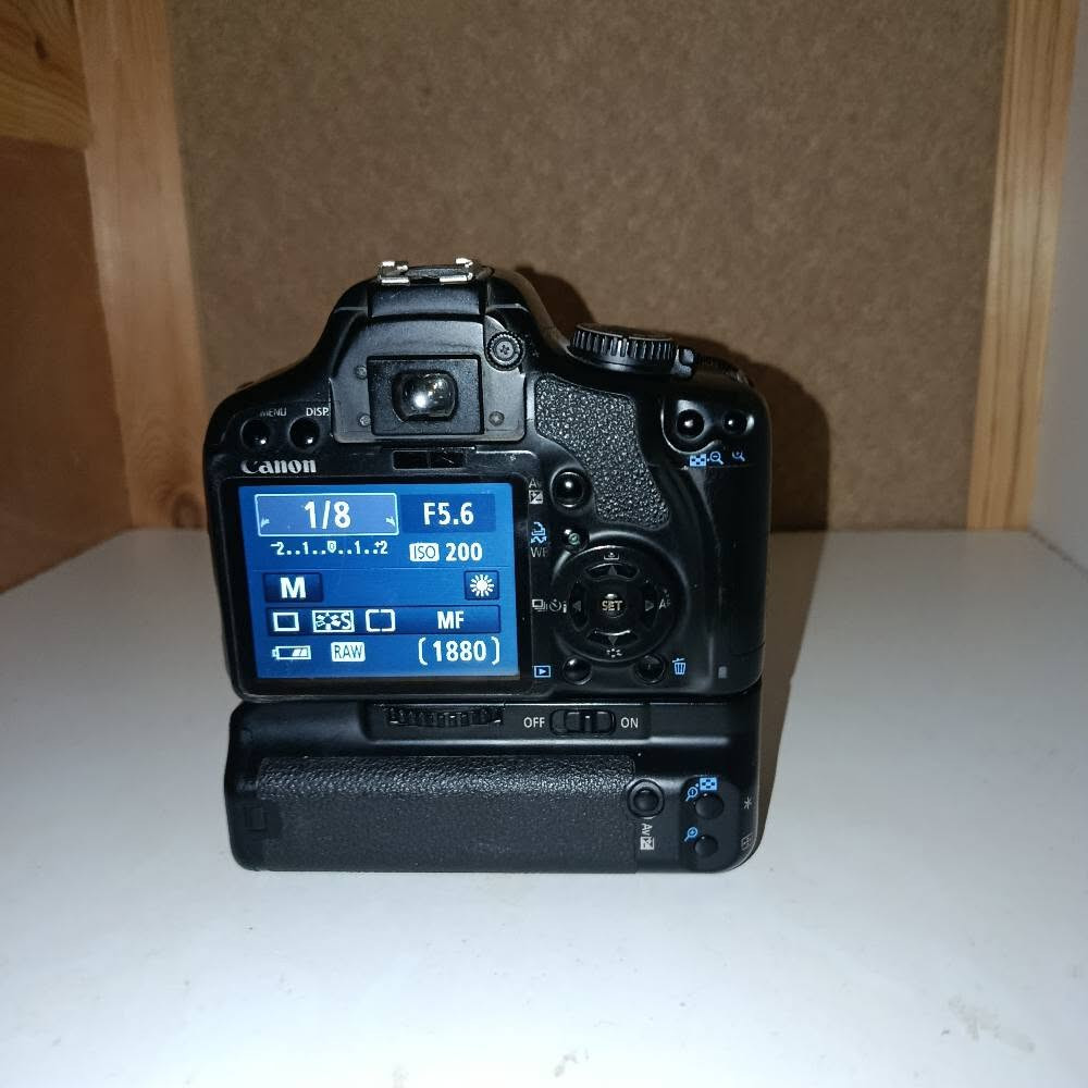Camera canon 450d   مستعملة. 
Lens 35/80mm مراكش, المغرب


**إذا كنت صاحب هذا الإعلان وتريد حذفه لأي سبب، رجاءا أرسل رسالة إلى الدعم الفني**