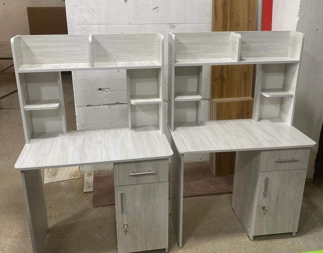 العرض ٨٠ العمق ٤٠  الرتفاع ١٢٠ 
سعر ٩٥ الف  

جمله سعر يختلف 
شغل عراقي  خشب صيني ١٨ ملم.  للتواصل واتساب ***********
