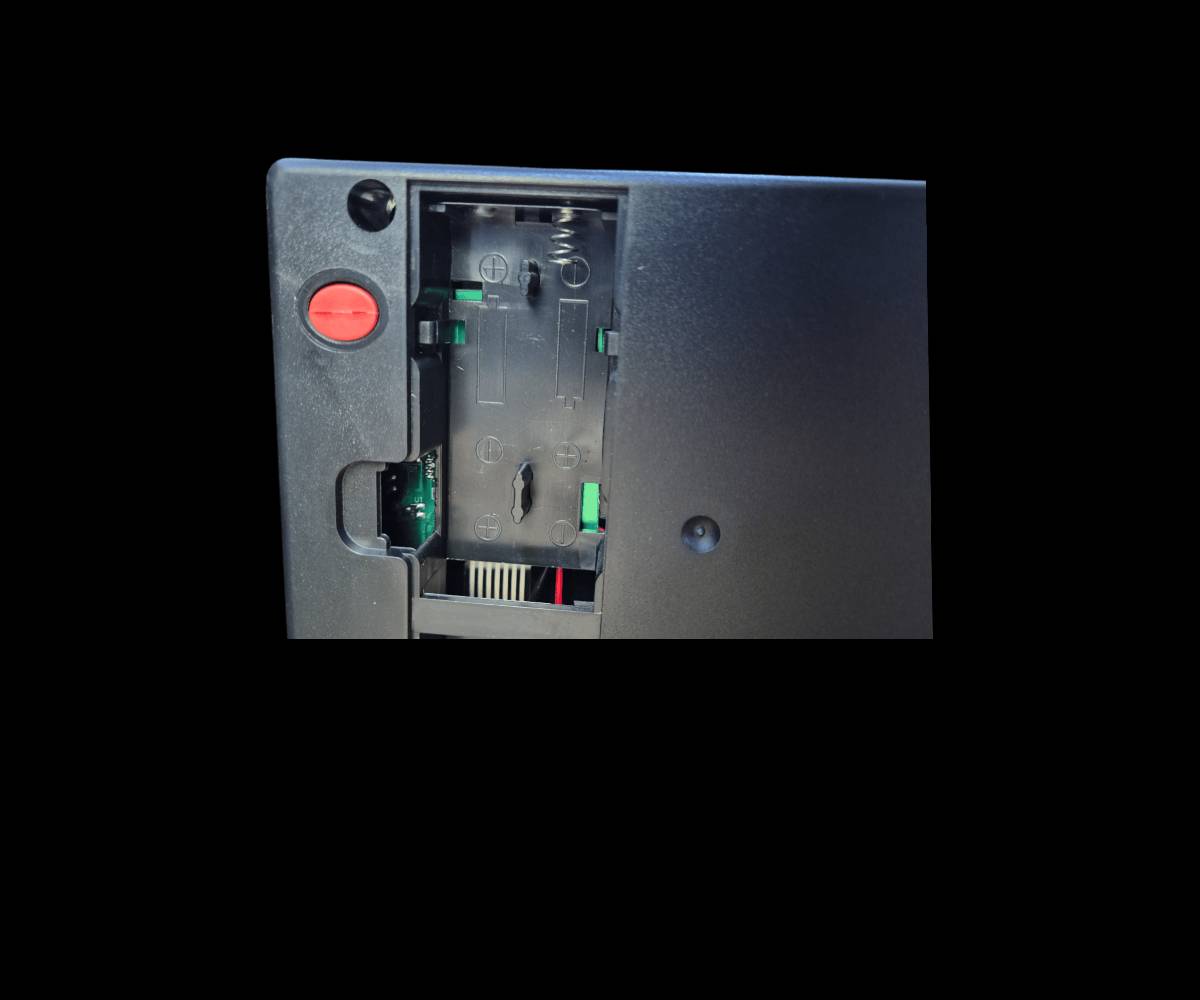 قاصة آمنة لحفظ النقود والمجوهرات والمقتنيات الثمينة، مناسبة للمنزل والمكاتب والمتاجر، وقابلة للتثبيت على الجدار أو الأرضية.
المميزات:
كود سري رقمي قابل للتغيير (3–8 أرقام)
فتح بالكود أو بمفتاح طوارئ
تنبيه عند إدخال رقم خاطئ مع قفل مؤقت
مؤشرات ضوئية لسهولة الاستخدام
مصنوعة من معدن قوي ومتين
تعمل بـ 4 بطاريات AA مع مفتاح عند نفاد البطارية
المحتويات: قاصة (23×17×17 سم) + 2 مفتاح + بطاريات + براغي تثبيت + دليل استخدام