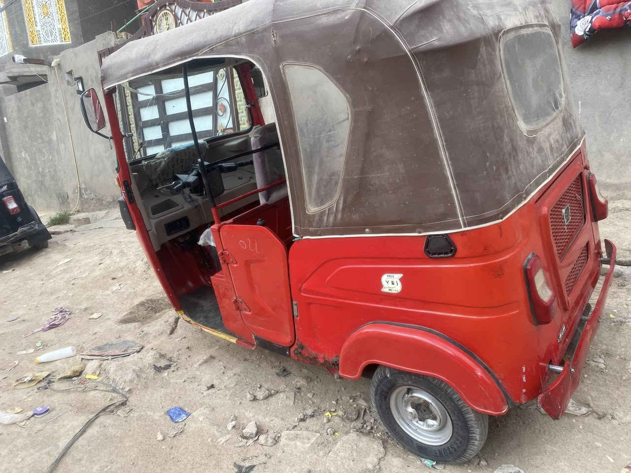 سلام عليكم شباب تكتك للبيع 2022/8مكينه بستم بيها بس وكشر شوفت عينك مكاني رفاعي .سعر7700وبيها مجال بسيط رقم /***********
