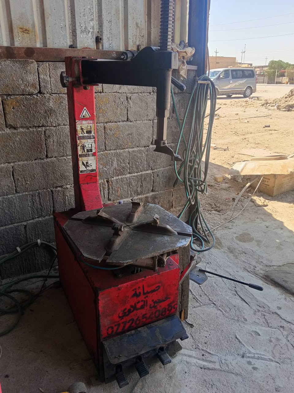 سلام عليكم محل كامل بنجرجي 
للبيع ابيع شلعه.وحده كله شغال بشرط الشغل 
مكان ناصريه رقم الهاتف ***********
