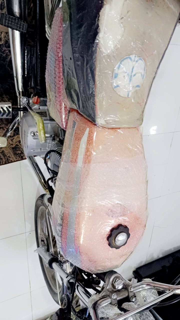 السلام عليكم سيفان موديل 2021 دراجه نضيفه وحلوه شوفت عينك كدامك اوراق مال وكيل 5اوراق الشراري يتصل مكاني حله شاوي يم فلكت غرفت التجاره السعر مال بيع 500 وهذا رقمي للتصال ***********
