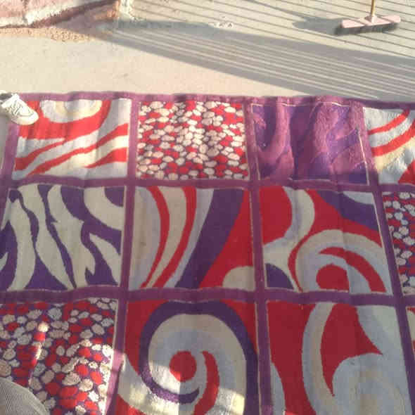 زولية ٤ في ٣ لون جوزي السعر ٥٠ الف .. زولية ٣ في ٢ مربعات السعر ٣٠ الف .. مدة الطول ٤ متر والعرض متر السعر ١٥ الف ... الدورة حي الصحة .. يوجد توصيل 
للتواصل : *********** بغداد
