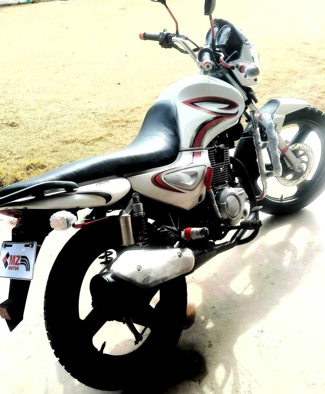 للبيع موديل 19 محرك 150 بلادي سباني ما محطوط عليه اوراق كامله السعر 850 رقم تلفوني ***********
