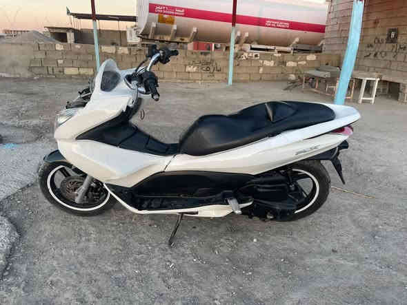 السلام عليكم دراجه pcx ياباني جيل اول نقص جامه اماميه فقط المحرك مكفول وكهربائيات مكفوله من كلشي الدراجه خير من الله السعر(11)ورقه وبيه مجال
المكان ديالى الخالص الرقم (***********)
