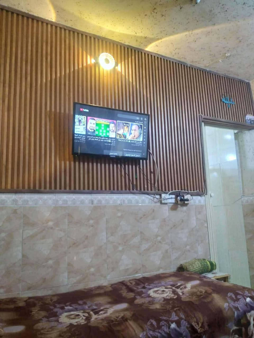 بيت  للبيع في منطقة المشاتل خلف شارع المدارس المساحة واقع حال 50 متر  موقع البيت علئ فرعين   متكون من  طرمة و صاله كبيرة 6×4 ومطبخ ومنور حمام وطابق ثاني غرفه اطفال وغرفه نوم كبيرة وبلكونه وبيتونه وسطح البيت كامل من كل شي ماء وخط مولد ونت وكهرباء 3 خطوط  السعر 37
‏‪0788 412 3222‬‏
