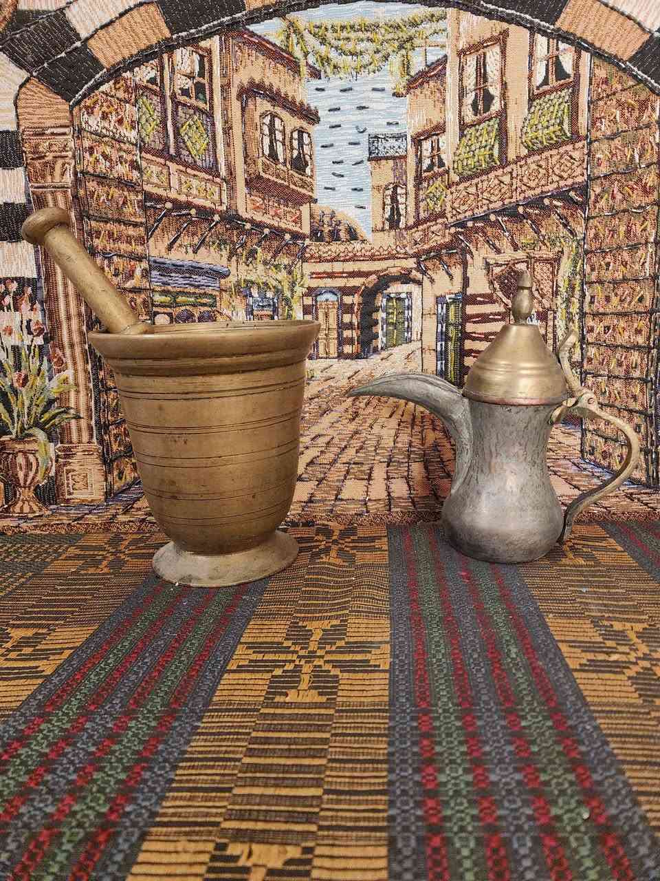 دله بغداديه وهاون بغدادي ارتفاع الدله 22 وارتفاع الهاون 17.5 سعر الكل 125 الف نهائي نهائي مكاني بغداد يوجد توصيل جميع المحافظات ***********
