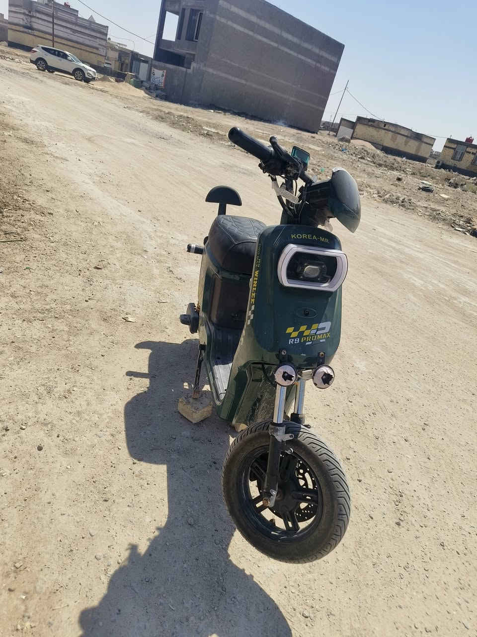 السلام عليكم دراجه شحن R9 مديل 2026 دراجه حلوه نضيفه كهربائيات كلهن شغالات ملف مالها بعده جديد  الدراجه مثل ما موضحه بالصور السعر 250 وبيها مجال او مراوس ب ايراني مكاني بصره الفنجانيه هذا رقمي موجود واتساب ***********
