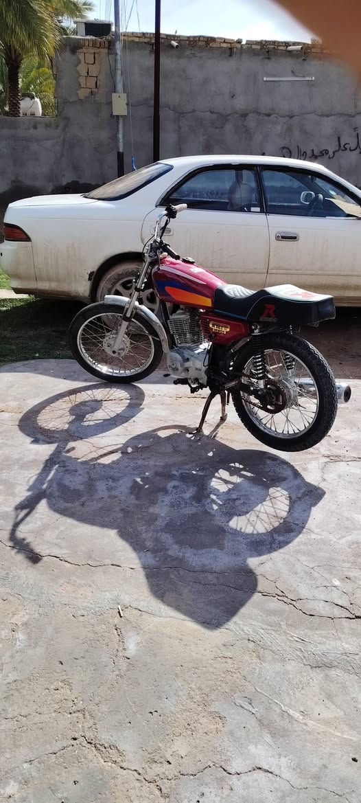 سلام عليكم دراجه موديل عشرين اللبيع كلك مكينه ناعمه مفتوحة بس بستم  لمكينه زنجيل خير من الله ولمو شراي لا يراسنلي بس يسءل لشراي بي خير ويدلل  مستعجل علا بيعته المكان شطره رقم ***********
