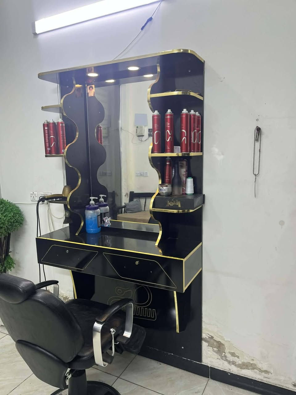 السلام عليكم سعرها 650 
***********
