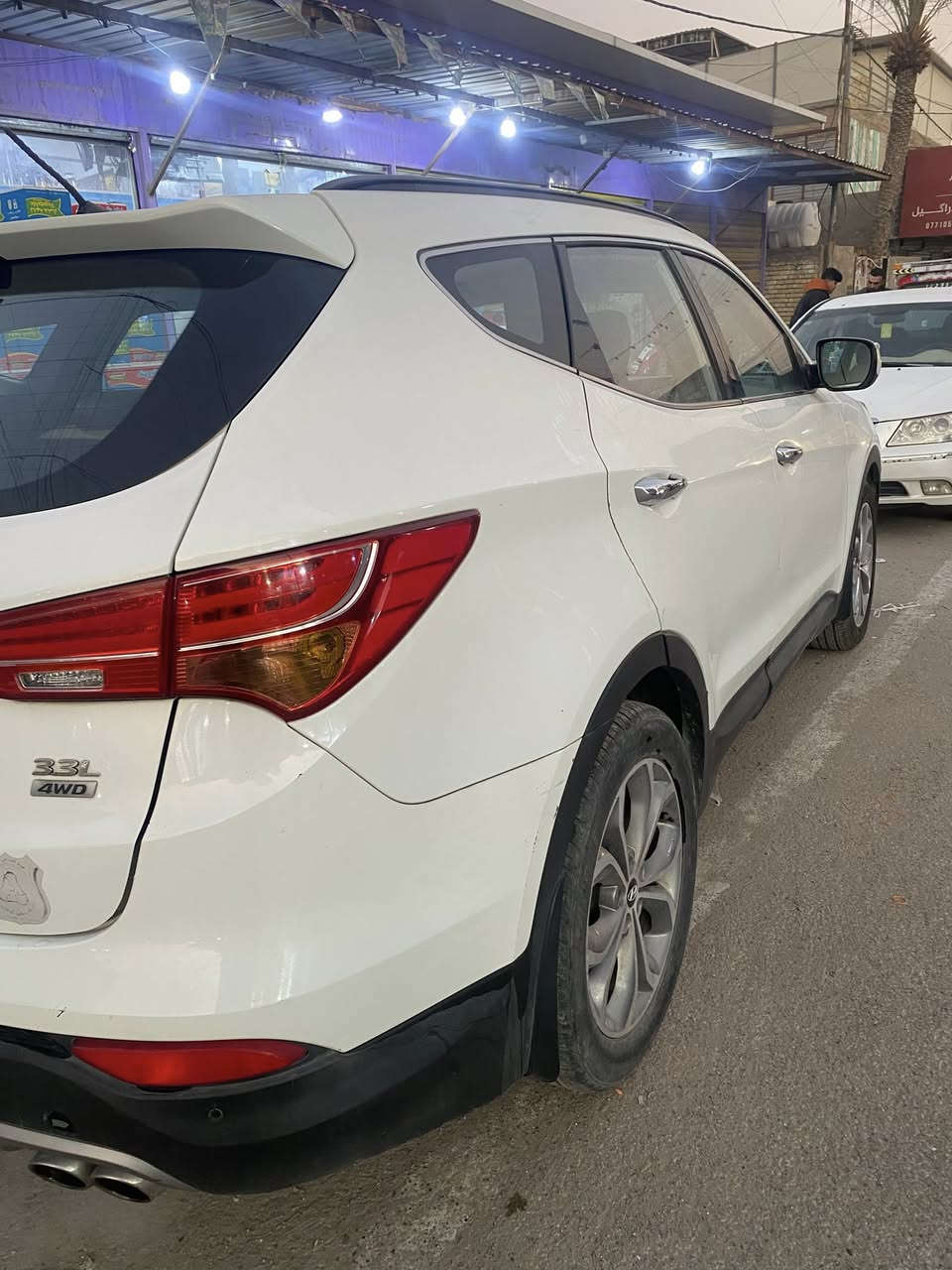 السلام عليكم لبيع سنتافي خليجي فول مواصفات موديل 2015 رقم بغداد بسمي  ماشية 111قابلة لزيادة سيارة مال بيت مكان السيارة بغداد  السعر 185 وبيها مجال 
***********
