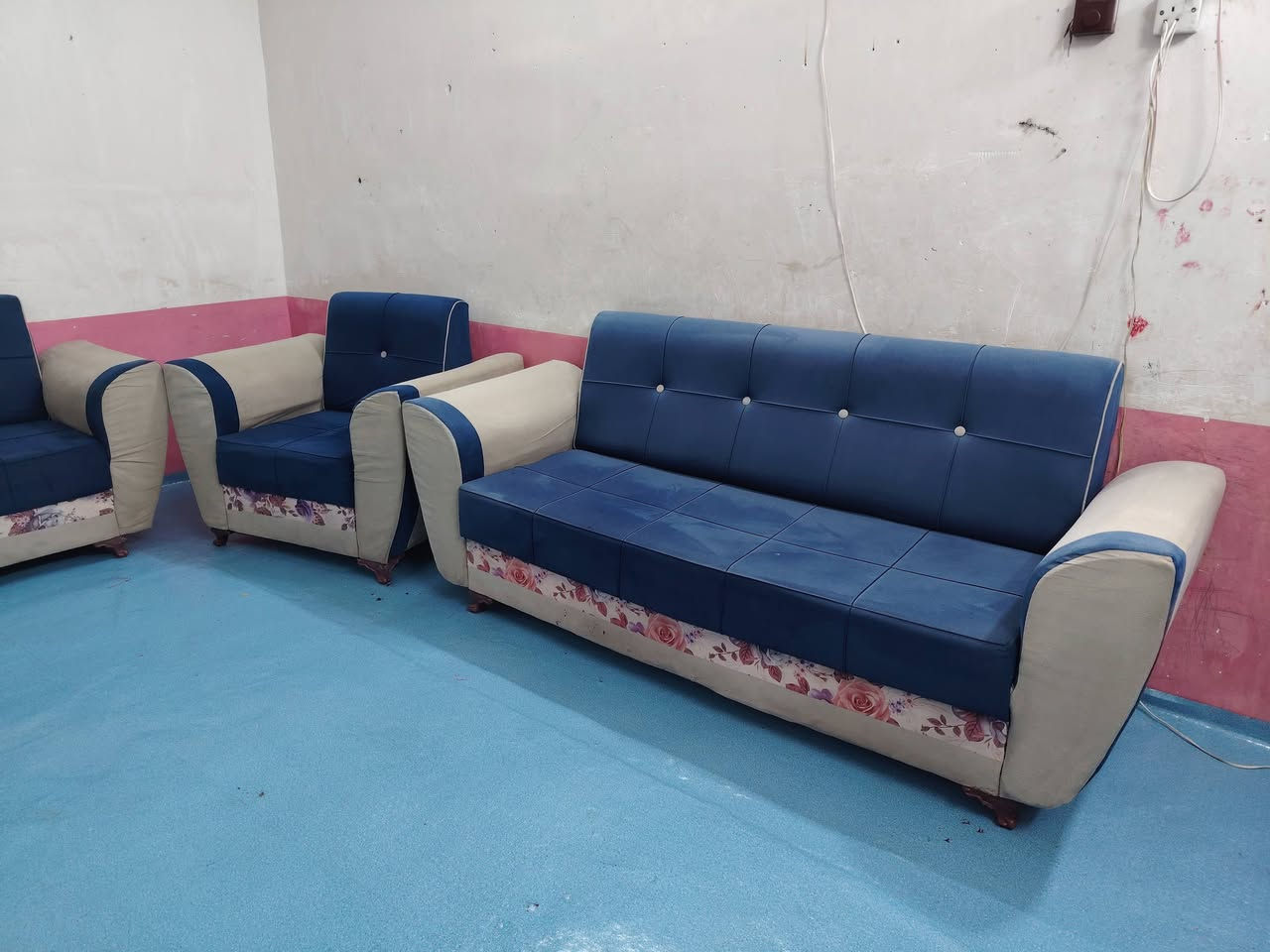 تخم للبيع تزكام كلش نضيف 10 مقاعد السعر 225وبي مجال العنوان كربلاء بدايد امن الداخلي  توصيل داخل كربلاء الستفسار ***********
