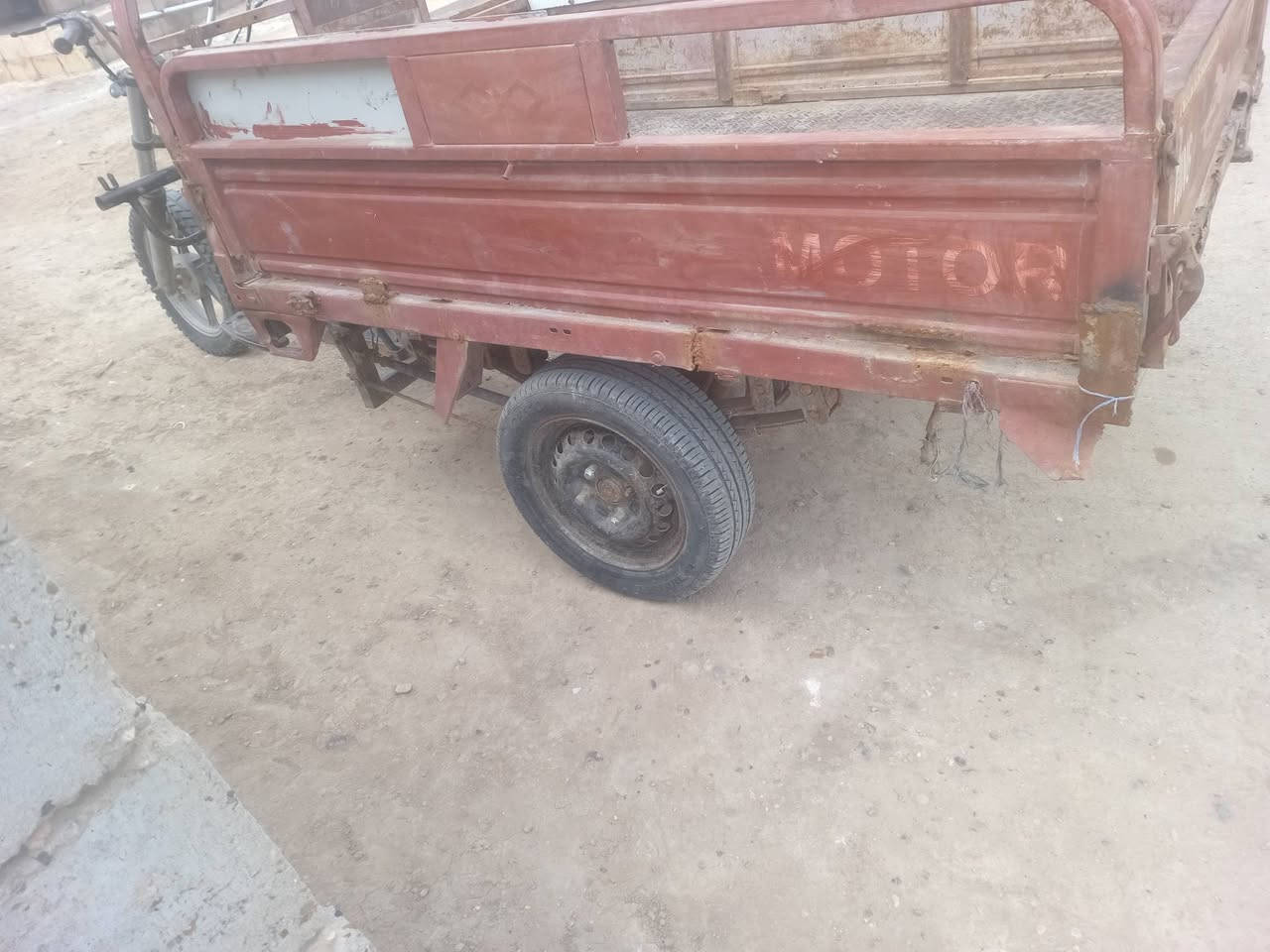 السلام عليكم ستوته للبيع 2014 ستوته مقفوله كفاله عامه محرك وغير مقفولات بيع خياسم وبيها اوراق ولك واحده مراوس ومكان بغداد الوسفيه***********
