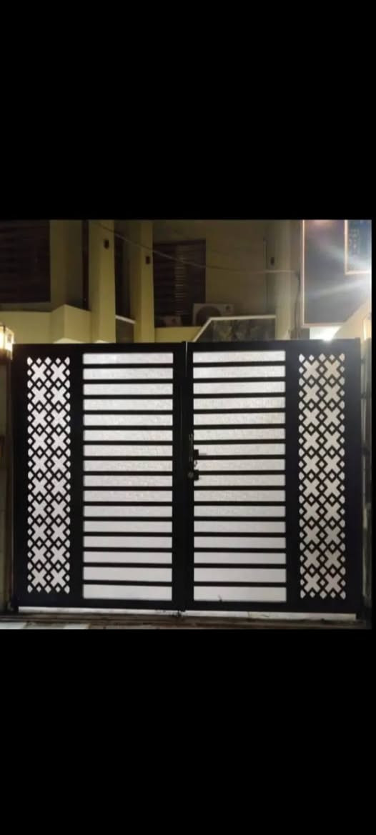 يوجد لدينا تجهيز يبان قاصات باب سارع وسبابيك وسياجات حدادةتواصل ***********
