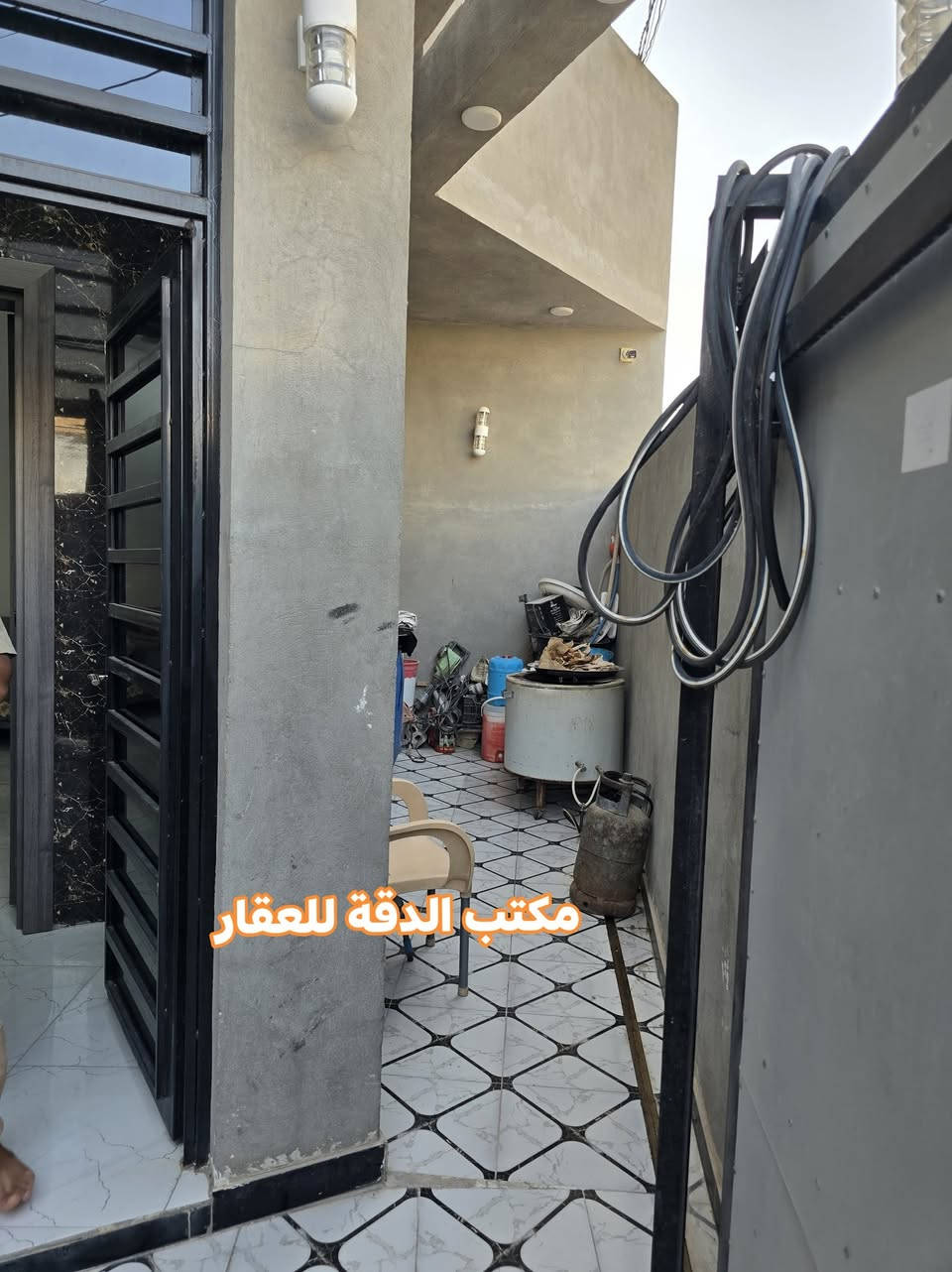 دار للبيع بناء حديث قرب الشارع العام 📌🏘

 المساحة 200م٢

طابو زراعي سند 25 تحويل مباشر 

مطبخ  5.5×3.5 ، مطبخ حار خارجي ، هول 6×4  ، أستقبال 6×4 مع صحيات عند المدخل ، غرفة نظام سويت 5.5×3 ، غرفة ٤×٥ مجمع صحيات 

يبعد عن شارع الوردية العام 50 متر 

الموقع : الحلة ، الوردية داخل ، قرب مدرسة مالك الاشتر الابتدائية .

السعر : 127  مليون قابل للتفاوض 

للأستفسار الاتصال على الارقام 
*********** امير 
*********** امير
