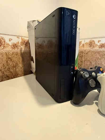 السلام عليكم اكس بوكس 360 سوبر سلم نضيف مابي اي عيب وبل الشرط انطي ذاكرة250 كيكا مكان القرص شغال الجهاز كله شغال نضافه 90‎%‎ دبل جوستك بلادي وشرط انطي هم الجهاز واليدات ويحتوي على العاب قويه وكافة ملحقاته الاصلية.
السعر 115 الف مكاني كركوك ورقمي*********** وعندي توصيل وبل الخدمه اني.
