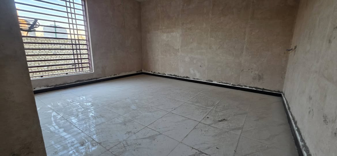 دار للبيع مطلوب أسكان 
مساحة 300 طابو صرف بناء 2025 طابقين خامس بيت  عن الحولي قريب جدآ 
يحتوي على 4 غرف 
صالة استقبال صحيات خارجيه داخلية فوك وجوه مطبخ حار بارد حديقة 80 متر نقصه بورك فقط جاهز للسكن
 للاستفسار اتصال او مراسله  متوفر واتساب أو فيس 
***********
***********
