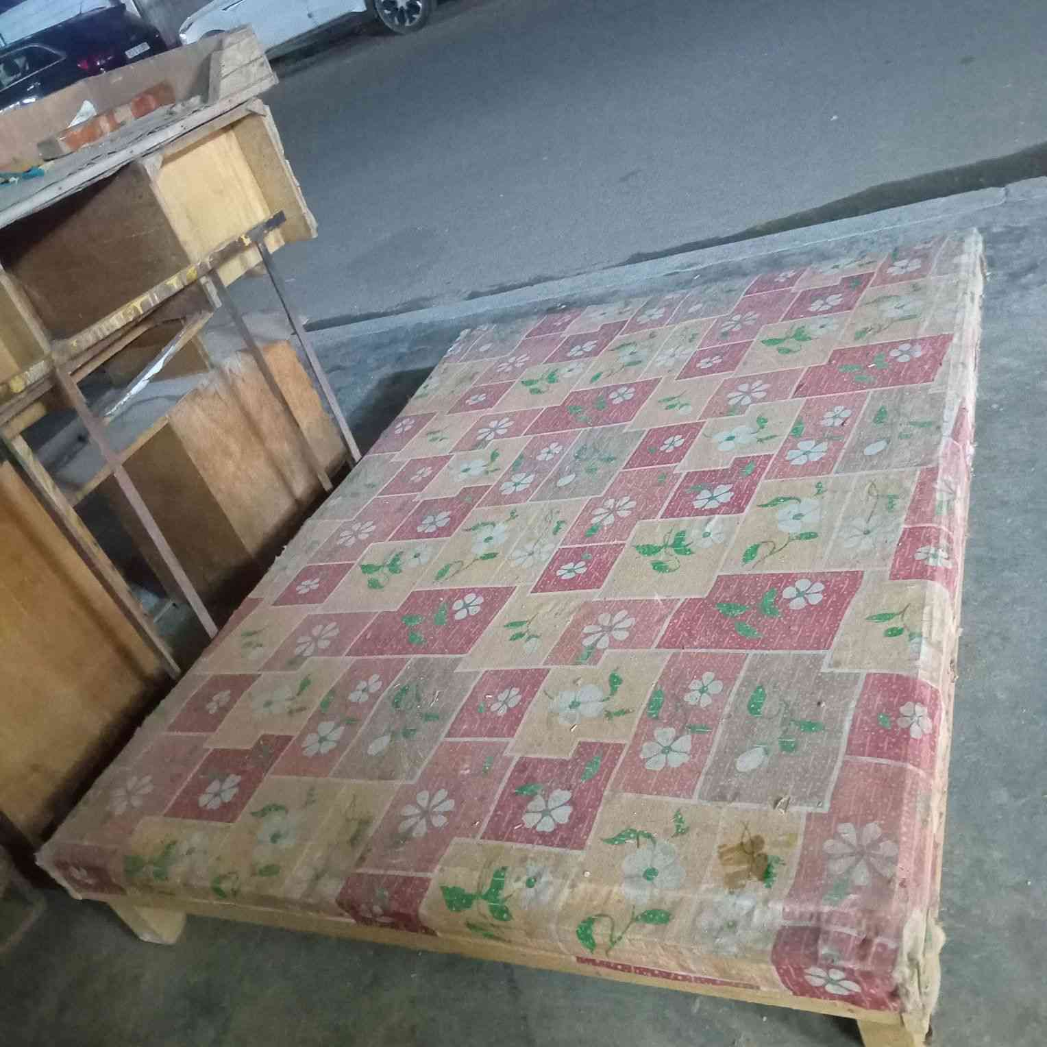 غرفة كنتور خمس ابواب السعر 500وبيها مجال منطقة الشعب ***********
