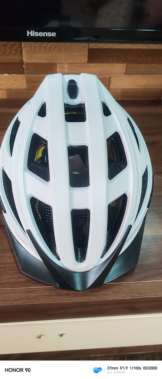 سلام عليكم خوذة المانية ماركة يوفكس جديدة بيها نظام حماية من شركة mips


**إذا كنت صاحب هذا الإعلان وتريد حذفه لأي سبب، رجاءا أرسل رسالة إلى الدعم الفني**