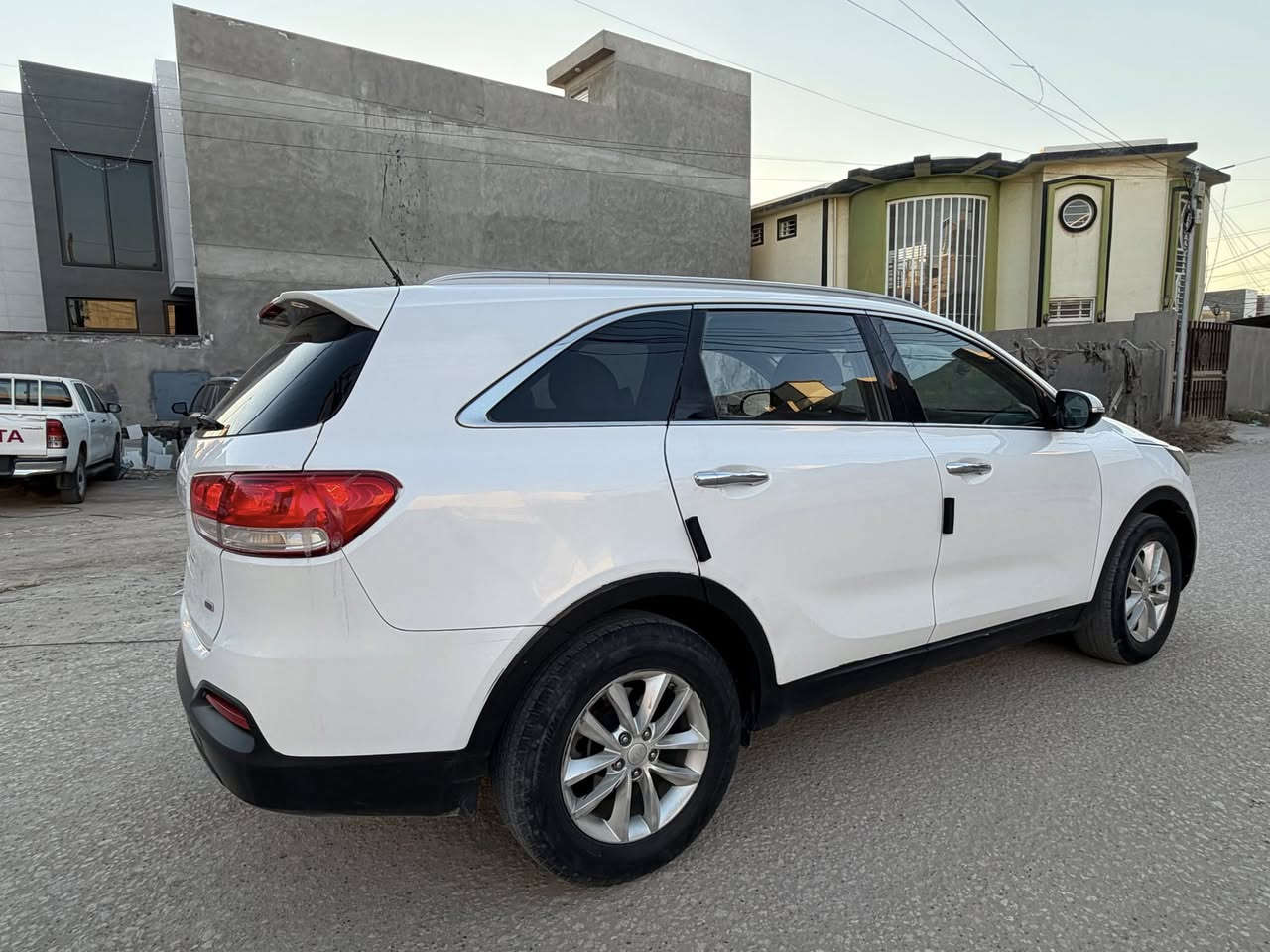 السلام عليكم ورحمة 
سورنتو موديل16 شكل 20
وارد امريكي 
رقم بغداد انكليزي
ماشيه 90 الف حقيقي
المواصفات
شاشه كامرا
تحكم جهتين
لد امامي خلفي
كشاف
داخل لونين صاج
اشاره بالمري
ويلكب 17
ميكينه 2400
كير خير من لله
حداديه جديده
تبريد ثلج
حادثه فقط بنيد وملاونين الجاملغات ويا فقط بدون داخل 
صور الحادث موجوده  يعني صبغ فقط رش مابيه اي ضرر
سياره مال جناي يعني حاهزه الاخير متذب عليه الف من كلش 
السعر 154 وبيه مجال 
مكاني بابل ***********
