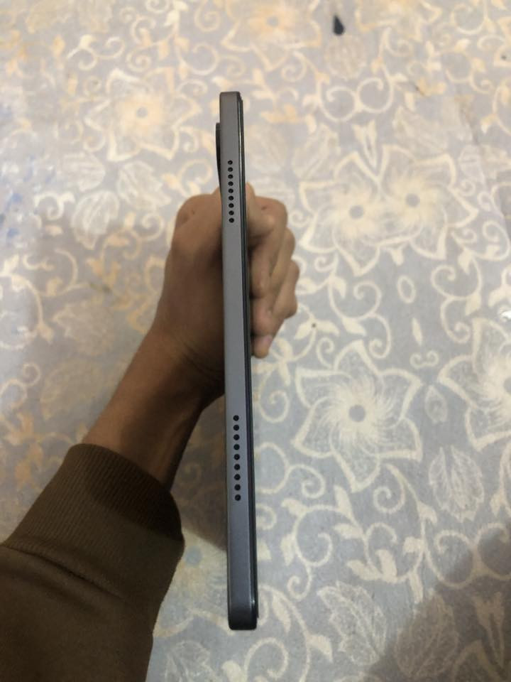 هونر باد X8a 

- *الشاشة*: 11 انج  ومعدل تحديث 90 هرتز
- *المعالج*: Snapdragon 680 ثماني النواة 
- *الرام*: 4 جيجا رام 
- *التخزين*: 128 جيجابايت
- *البطارية*: 8300 مللي أمبير
- *الكاميرا*: خلفية 5 ميجابكسل، أمامية 5 ميجابكسل
- *نظام التشغيل*: Android 14 مع واجهة MagicOS 8
- *الصوت*: 4 سماعات ستريو
-*المحلقات:شاحنه حافظة دفتريه كاروتنه دبوس 📌 SD
السعر:.200 وبيه مجال قليل


**إذا كنت صاحب هذا الإعلان وتريد حذفه لأي سبب، رجاءا أرسل رسالة إلى الدعم الفني**