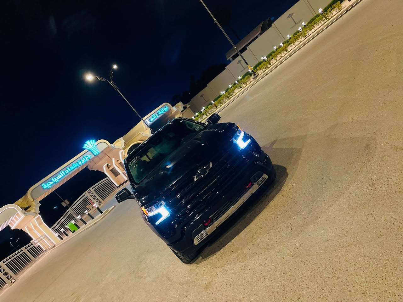 سلام عليكم
شوفرليت سلفرادو لون اسود
موديل 2023
سيارة 4×4 فورويل 
باب طويل بدي قصير المرغوب 
باب البدي قطعتين درج كهرباء
جامه عل بدي كهرباء
موصفات LT 
تحديد مسار
رادار امامي 
مانع تصادم امامي

Apple carply wireless 
Android auto wireless 
تدفئة مقاعد 
تدفئة ستيرن 
كروز سرعه تفاعلي 
بيه نظام WIFI 
تشغيل عن بعد 
فتح قفل ذكي بدون مفتاح 
لايت auto beam ذكي
محرك 2.7 تيربو المرغوب 
كفر حوض جلد اصلي

و بعد بيه هواي موصفات خير و بركة 
السيارة رقم بغداد باسمي

ماشية 20000 ميل 
 بدون تبديل او صبغ 
تبديل دعامية 
بيها بارد وتكحيل بسيط
***********
السعر 325 وبيها مجال
