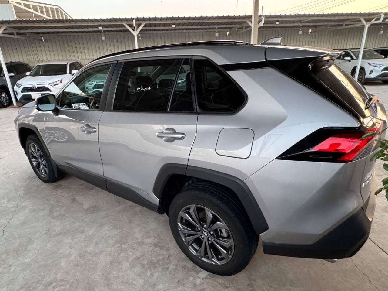 تويوتا_راف_فور_XLE _پريميوم 
 هجين لموديل 2023
نظام هايبرد بانزين وكهرباء

مواصفات

داخل جلد بلادي
فتحه سقف
خزن كراسي
كراسي كهربائي 
ستيرن تدفئه
بصمه تشغيل
تشغيل عنا بعد
بصمات ابواب
باب صندوق كهربائي 
 شاشه كبيره
تحكم ستيرن
رادار امامي
رادر خلفي
قياده ذاتيه
تحديد مسار
هاند بريك بصمه
اوتو هولد
نضام ايكو نورمال سبورت
مانع انزلاق
حساس خلفي
حساس امامي
اتو بارك
رادار جانبي
ويل حجم كبير
3 انظمة قيادة
فور ويل AWD

بدون دواخل بدون ارباك  بدون تبديل

ضرر دعم خلفي 
( صبغ جاملغ + صبغ قبغ الصندوق )
شرط الفحص 

رقم كركوك ***********
