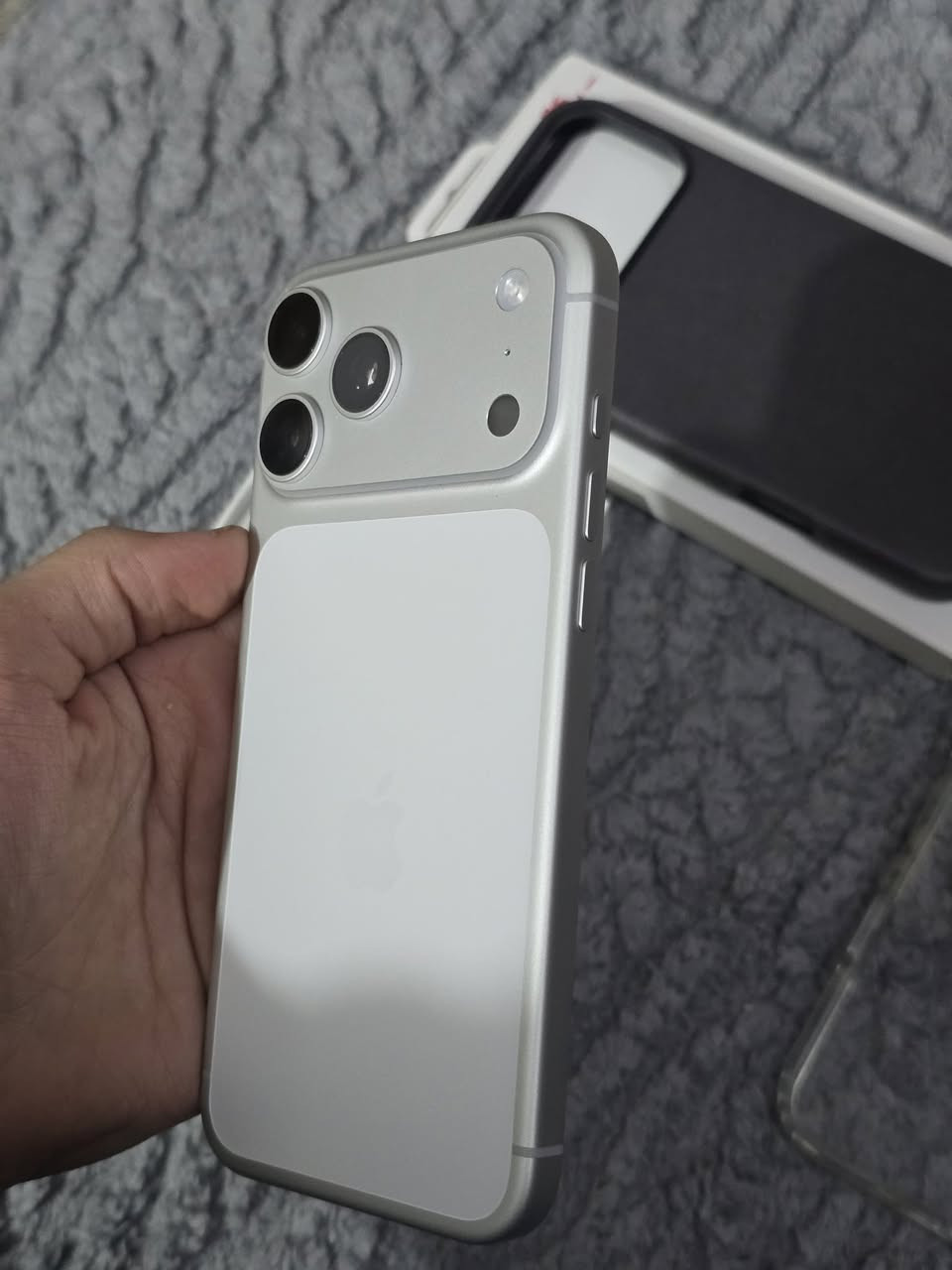 17 برو ماكس سلفر شريحة الكترونية
256 مشحون 6 مرات فقط السعر 1700 الجديد حاليا ب1795
للاستفسار تواصل واتساب او خاص 
***********
