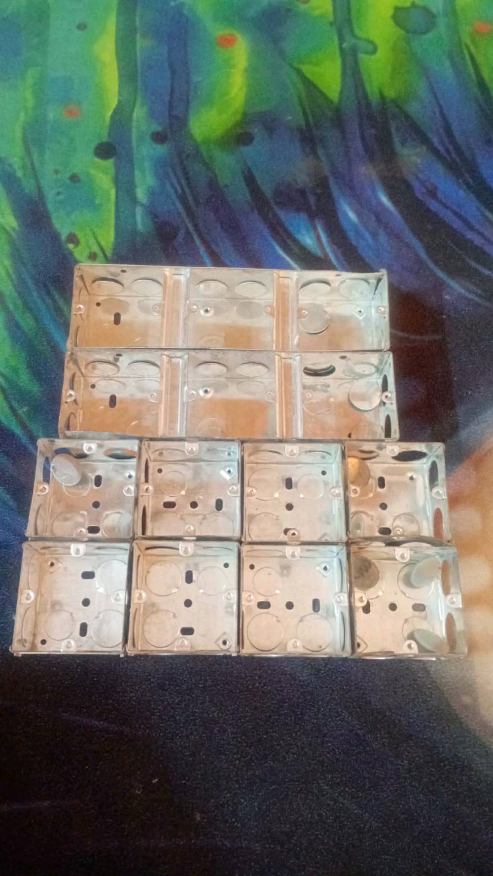 غراض للبيع مكاني مدينة الصدر 

واير 10 متر ونص بـ 20
سيار اصلي 5 متر بـ 10

بلك سويج عدد 11
2 نقطة انارة احادي وثلاثي
بوكسات 8 احادي و 2 ثلاثي
سويج بنكة عدد 4
سعرهن الوحدة بالف دينار